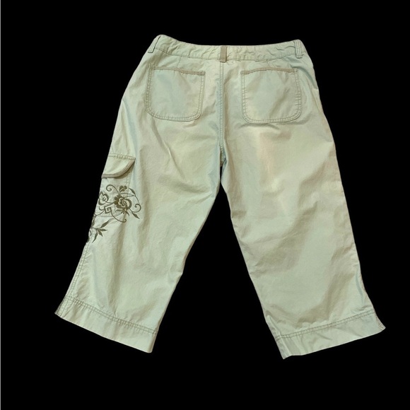 Gloria Vanderbilt Women’s Mint Green  Embroidered Capri Pants Size 12 - Picture 2 of 5